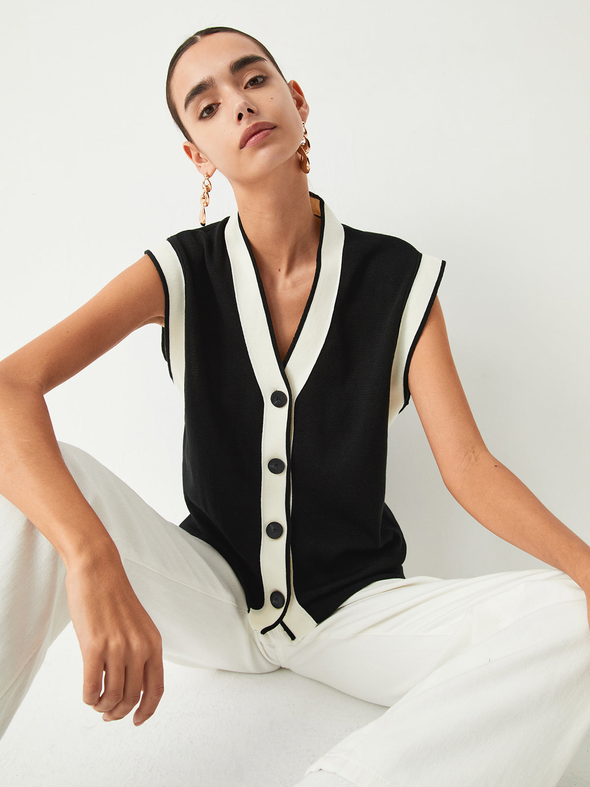 Vera Contrast Trim Sweater Vest