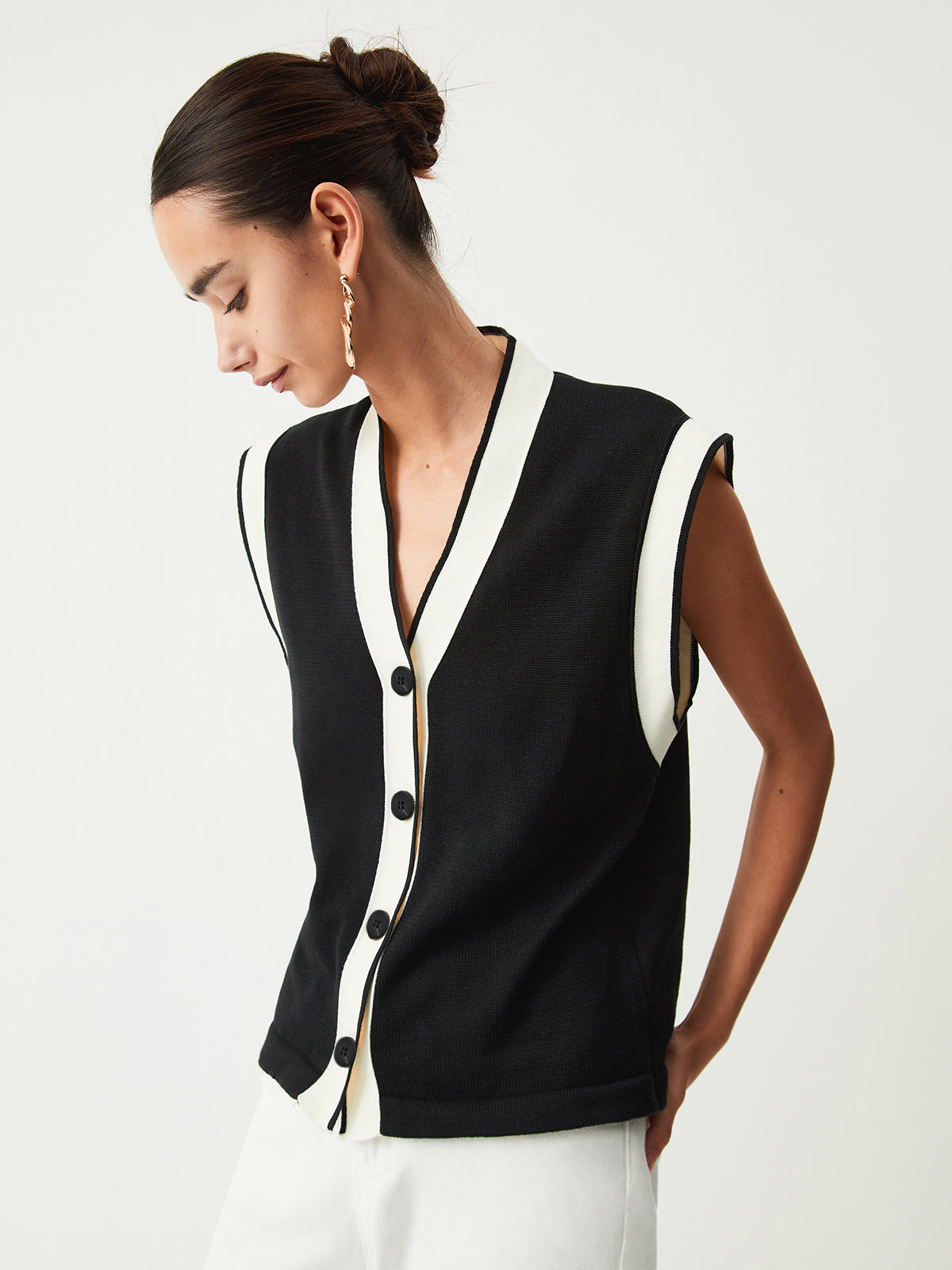 Vera Contrast Trim Sweater Vest
