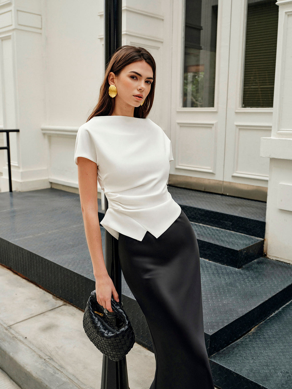 Effortless Asymmetric Hem Ruched T-Shirt
