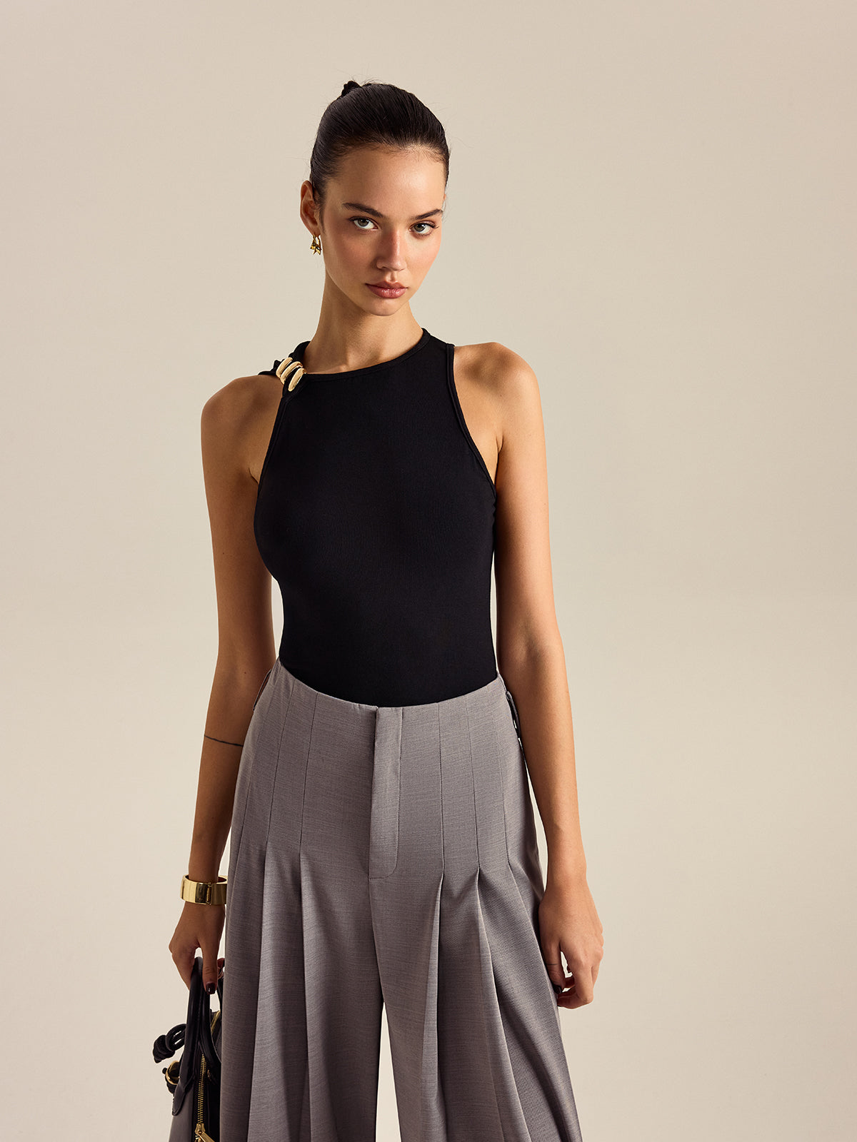 Minimal Edge Metal Decor Sleeveless Top