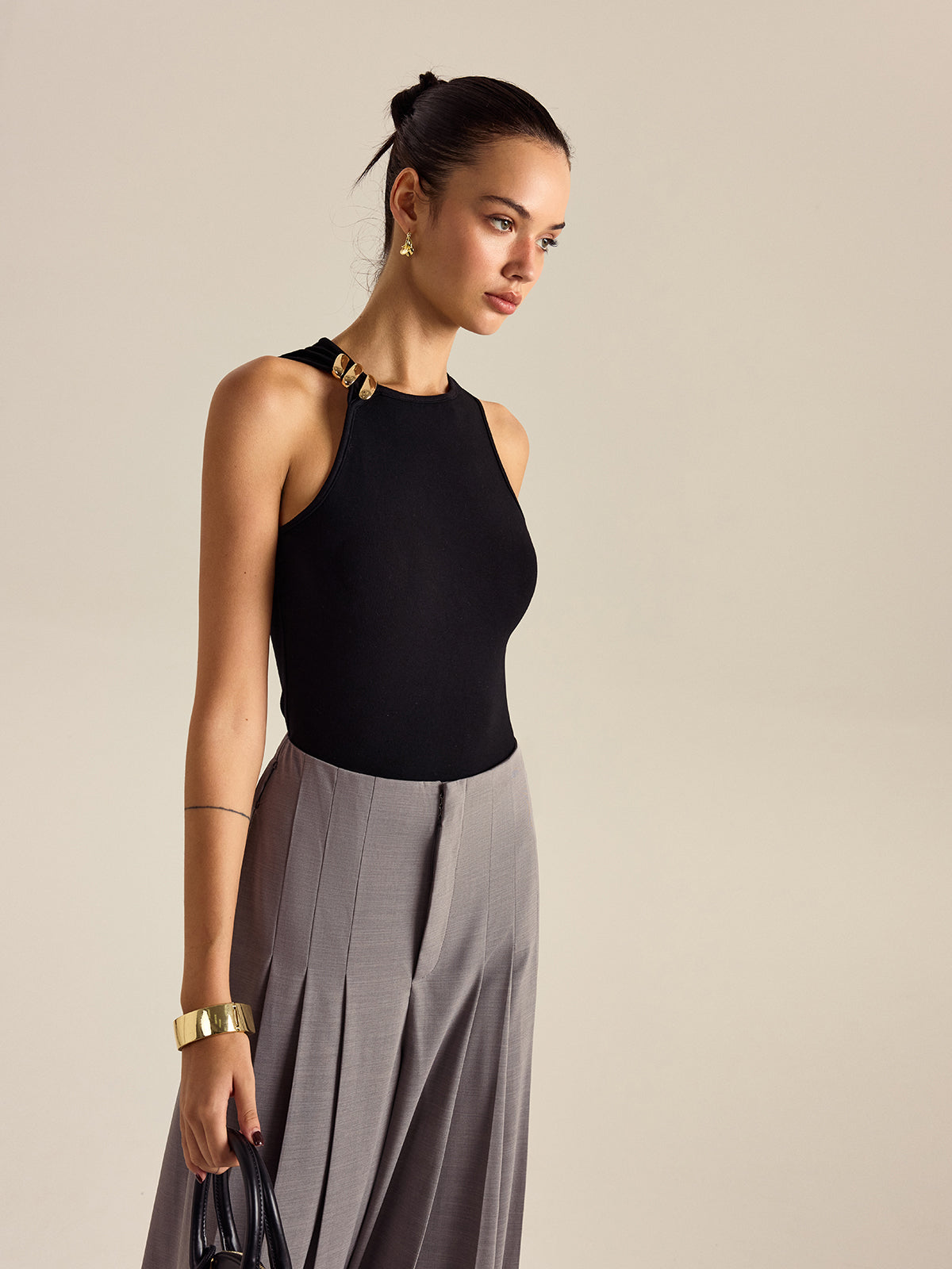 Minimal Edge Metal Decor Sleeveless Top