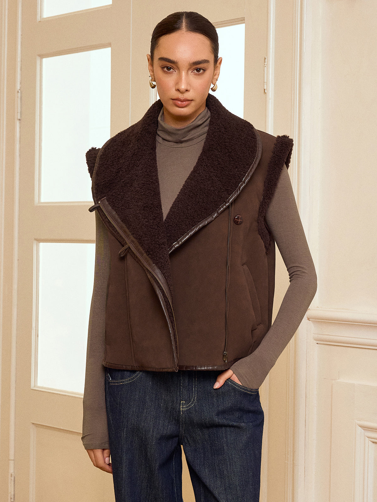 Chic Collared Zip-Up Shearling Vest