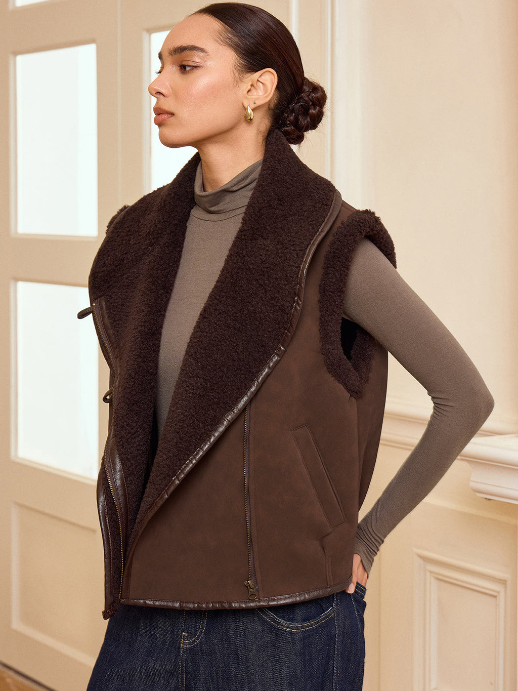 Chic Collared Zip-Up Shearling Vest