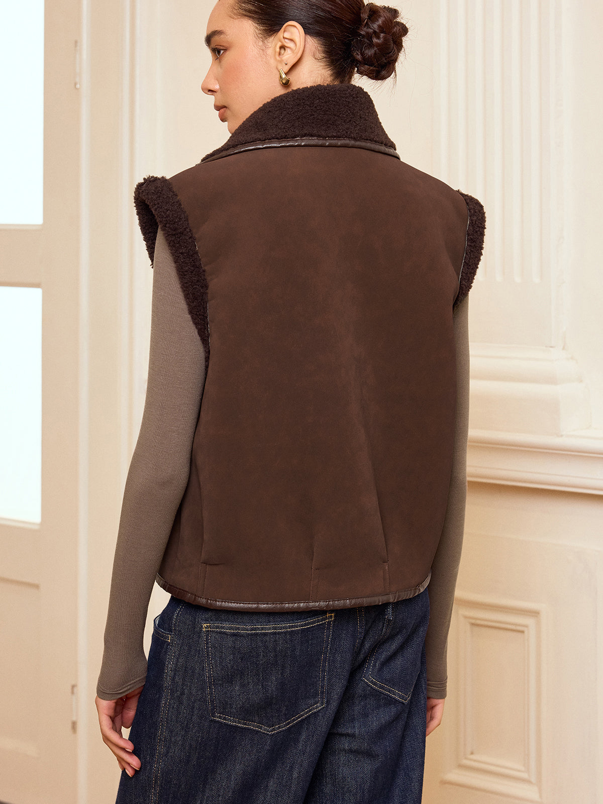 Chic Collared Zip-Up Shearling Vest