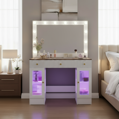 Vanity table front view without carpet